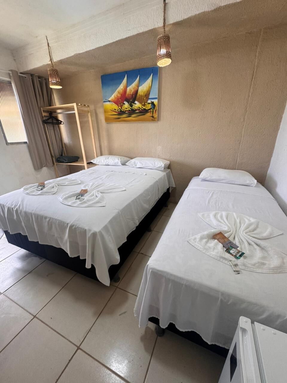 Habitación triple estándar | Minibar, cortinas blackout, wifi gratis y ropa de cama 