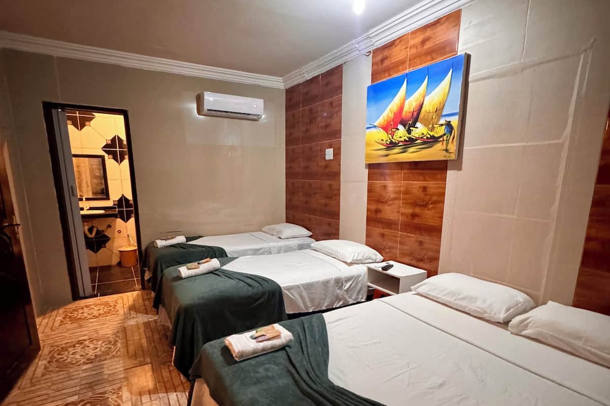 Habitación cuádruple básica | Wifi gratis y ropa de cama