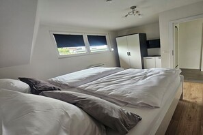 3 bedrooms, iron/ironing board, free WiFi, bed sheets
