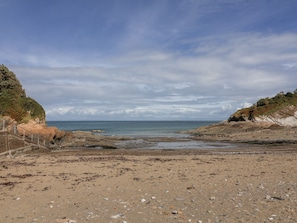A coastal beach with rocky terrain and a view of the sea. - Zide the Zea (Ilfracombe)