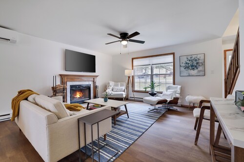 EV Charger, Community Pool, Movie Screen, Close to Most Pocono Attractions