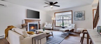 EV Charger, Community Pool, Movie Screen, Close to Most Pocono Attractions