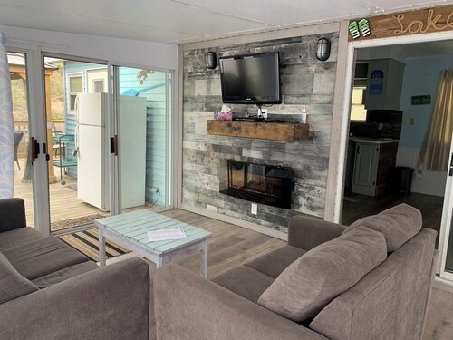 Sherkston Shores Rental, 30 second walk to the beach. Partial Lake views on deck