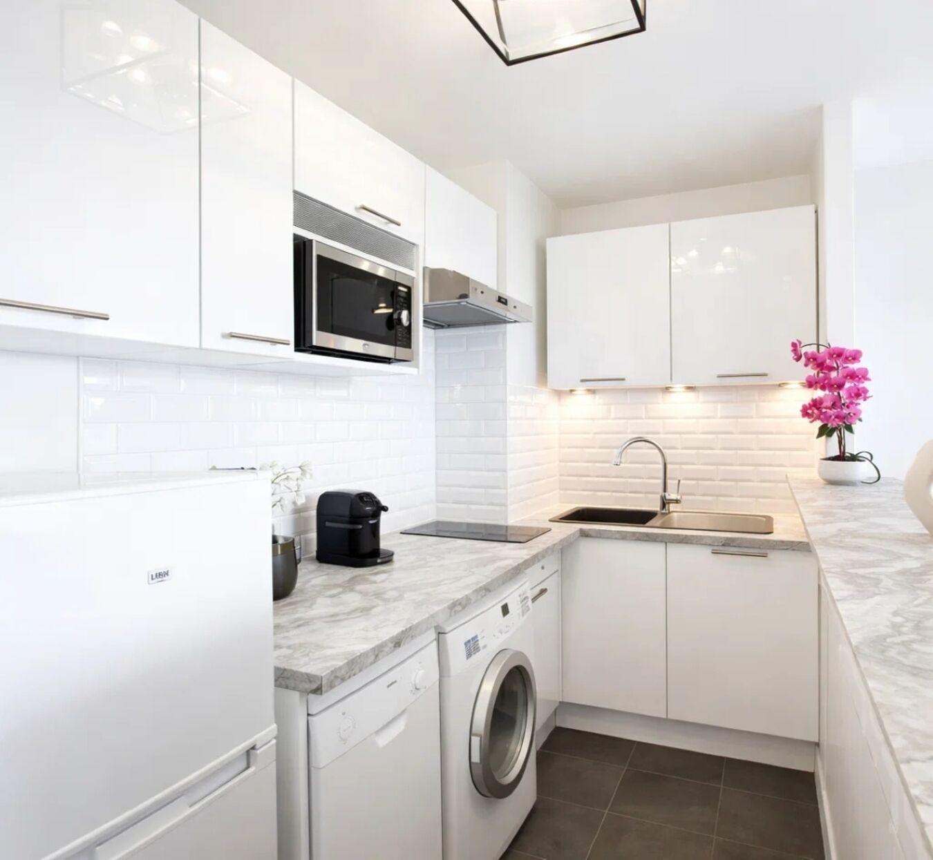Deluxe Studio, City View | Private kitchen | Espresso maker, electric kettle, toaster, freezer
