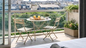 Deluxe Studio, City View | Living area | 80-cm Smart TV with digital channels