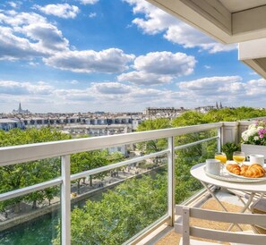 Deluxe Studio, City View | Terrace/patio - 825 Jemmapes (Paris)