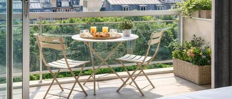 デラックス スタジオ シティビュー | バルコニーからの眺望