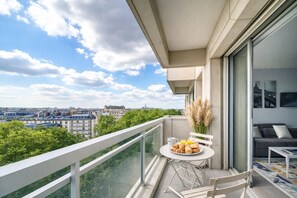 Deluxe Studio, City View | Terrace/patio - 825 Jemmapes (Paris)