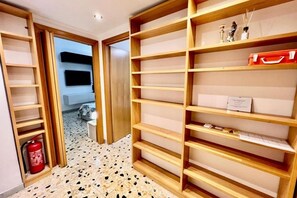 Iron/ironing board, free WiFi, bed sheets