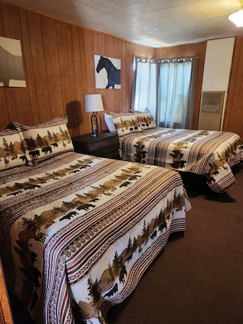 Escritorio y wifi gratis . Big Sky Motel