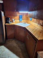 Basic Apartment | Private kitchen | Microwave