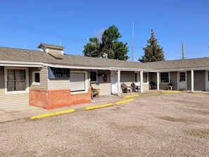 Exterior - Big Sky Motel (Choteau)