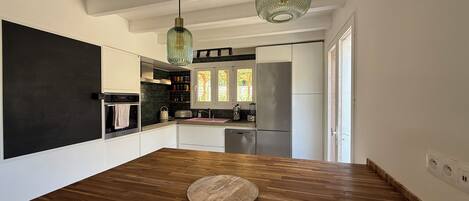 Oven, stovetop, dishwasher, toaster