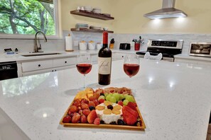 Fridge, microwave, oven, stovetop - Riverfront Family Getaway on the Guadalupe (New Braunfels)