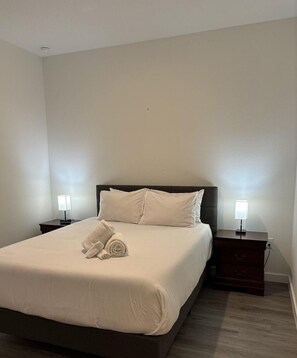 3 chambres, fer et planche à repasser, Wi-Fi, draps fournis