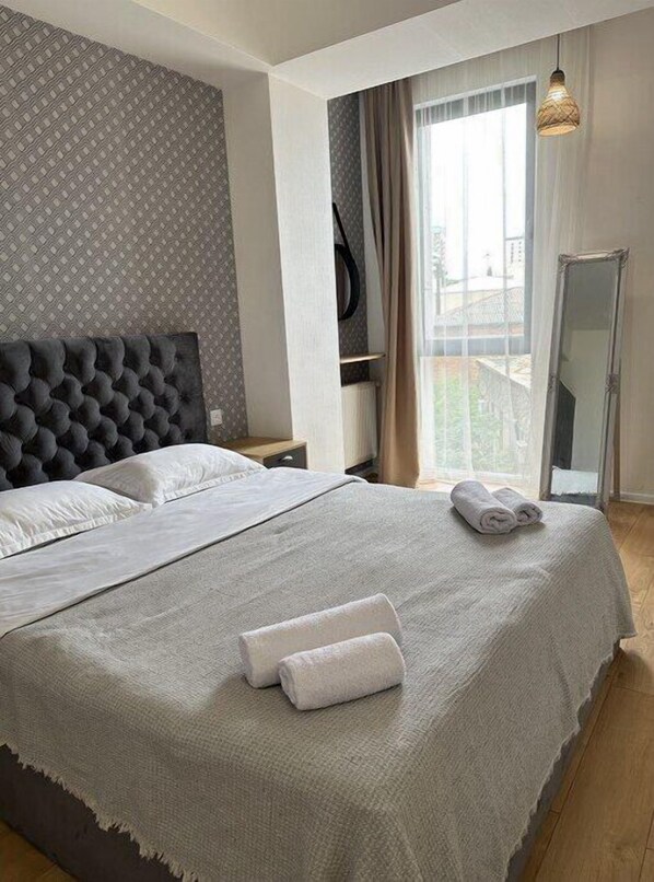 1 bedroom, WiFi, bed sheets - Charming 1-bedroom apartment with AC, WiFi in wonderful T'bilisi (T'bilisi)