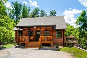 Exterior - Cloudspire Chalet: Arcade Games & Outdoor Lounge! (Pigeon Forge)