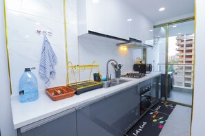 Four à micro-ondes, un four, surface de cuisson