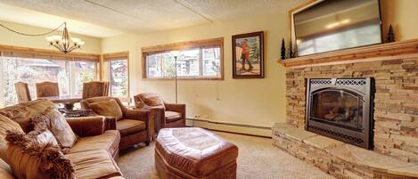 Smart TV, fireplace