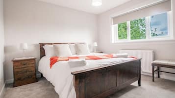 3 bedrooms, iron/ironing board, free WiFi, bed sheets