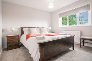 3 chambres, fer et planche à repasser, Wi-Fi gratuit, draps fournis