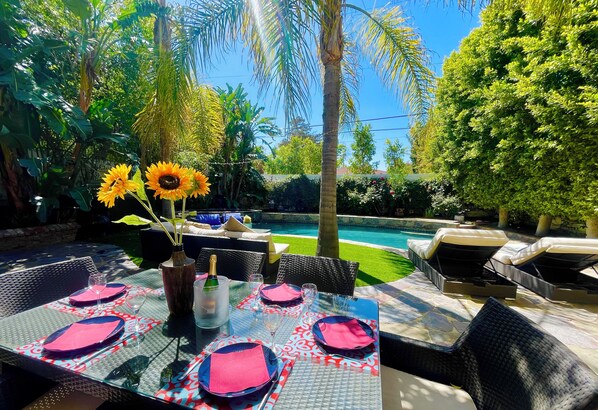 Outdoor dining