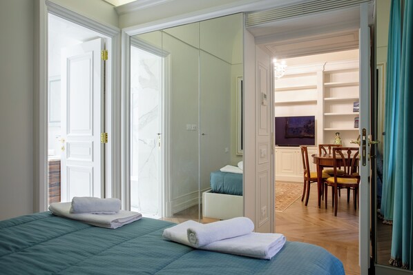 2 habitaciones, tabla de planchar con plancha, wifi y ropa de cama