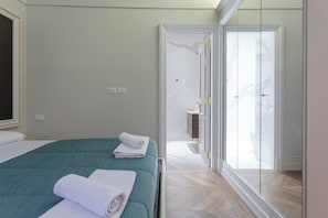 2 habitaciones, tabla de planchar con plancha, wifi y ropa de cama 