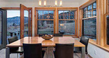 5 BR Aspen Summer Rental - 5 Mins to Town, on 1+ Acre w/ Pond & Tennis