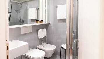 Suite Studio Supérieure, vue ville | Salle de bain