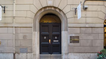 Vista frontal de la propiedad