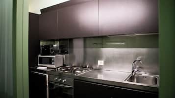 Premier Apartment, City View | Dapur peribadi | Cerek elektrik, kerusi tinggi