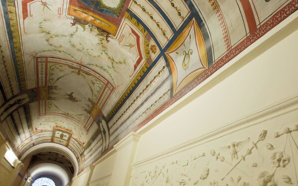 Interior entrance - InCentrum    (Rome)