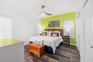 2 bedrooms, travel cot, free WiFi, bed sheets