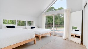 4 bedrooms, travel cot, Internet, bed sheets