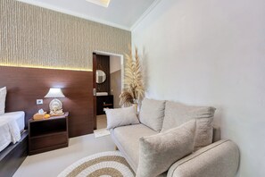 Suite Superior, pemandangan taman | Seprai premium, minibar, brankas, dan tempat tidur lipat/tambahan