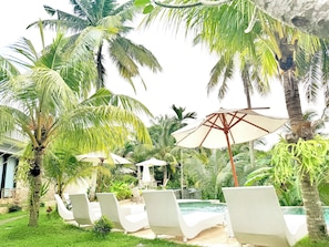 2 outdoor pools