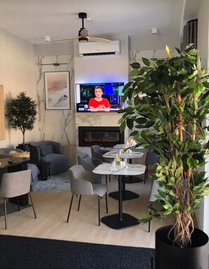 Apartment | Reception