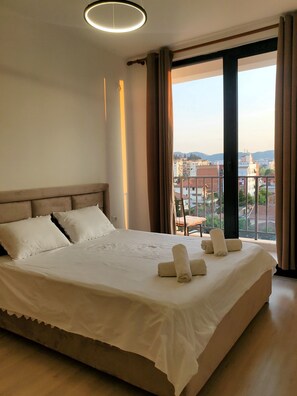 2 bedrooms, iron/ironing board, WiFi