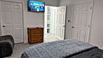 2 slaapkamers, een strijkplank/strijkijzer, gratis wifi, beddengoed
