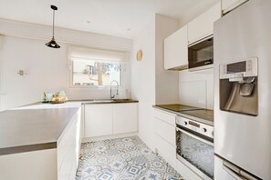 Micro-ondes, four, plaque de cuisson, lave-vaisselle