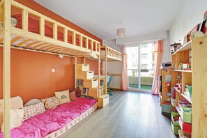 3 bedrooms, iron/ironing board, travel crib, WiFi