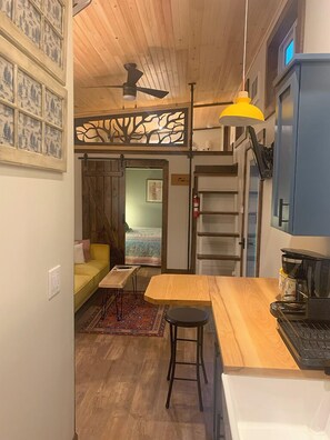 المنشأة من الداخل