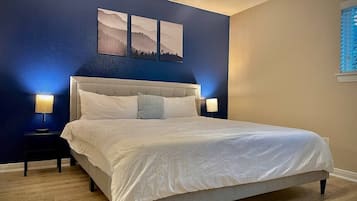 2 室のベッドルーム、デスク、アイロン / アイロン台、WiFi