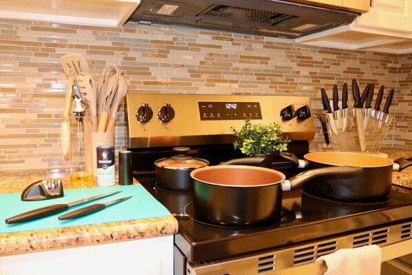 Fridge, microwave, oven, stovetop