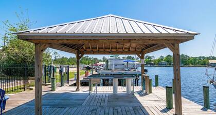 Cozy 2 bedroom, 2 bathroom condo located at Harbor Landing!