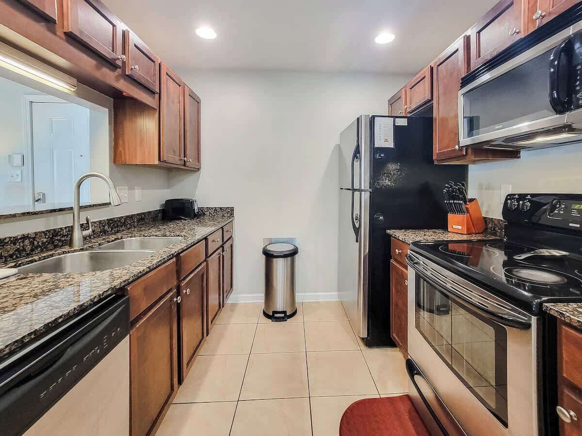 冰箱、微波炉、烤箱、炉灶