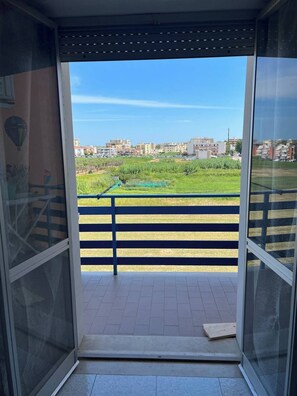 Property grounds - Holiday in Campomarino: 2 bedrooms, Wi-Fi, 1 parking space, residence near the sea (Campomarino Lido)