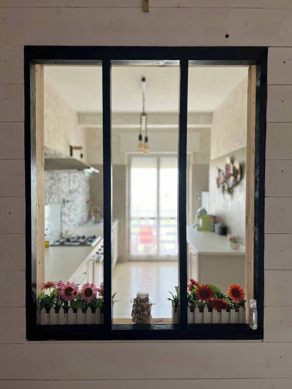 Fridge, microwave, oven, stovetop - Holiday in Campomarino: 2 bedrooms, Wi-Fi, 1 parking space, residence near the sea (Campomarino Lido)