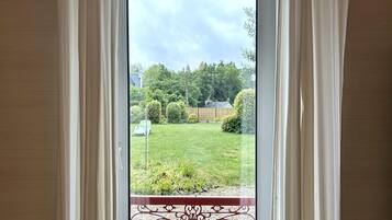 House | 3 bedrooms, individually furnished